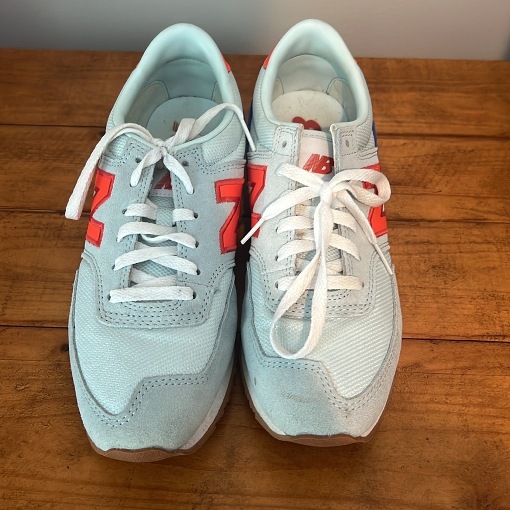 New Balance women’s 8.5 - Picture 2 of 3